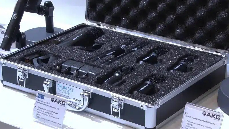 Hộp thiết bị rất sang trọng, chắc chắn, tiện di chuyển liên tục