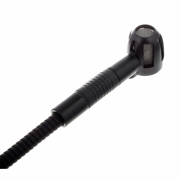 Mẫu cực cardioid làm giảm feedback và giảm thiểu tiếng ồn cũng như rò rỉ âm thanh từ các nhạc cụ lân cận