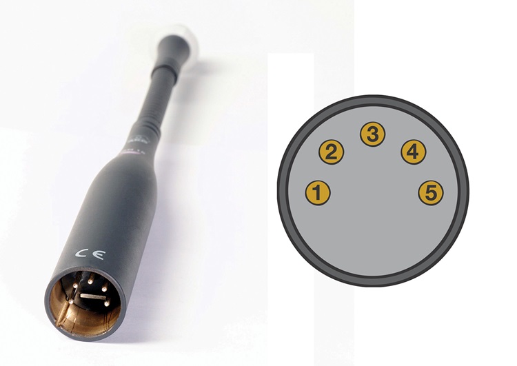 Trang bị đầu nối XLR 5 chân cho phép cấp nguồn tín hiệu âm thanh và điện áp điều khiển cho vòng LED riêng biệt