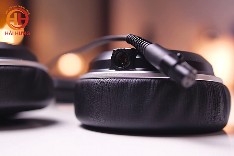 Tai nghe kiểm âm chuyên nghiệp AKG K182