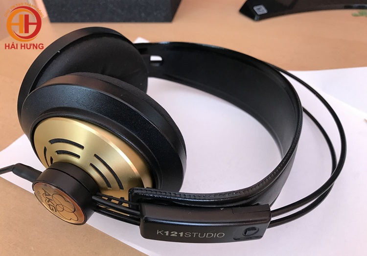 Tai nghe phòng thu AKG K121 Studio
