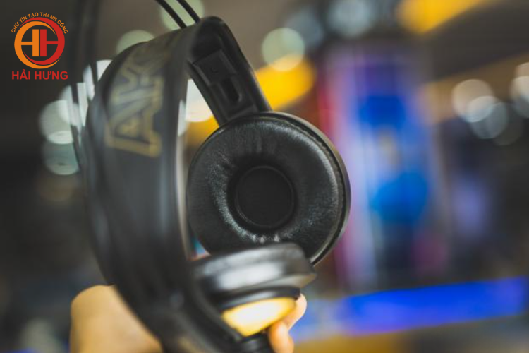 Tai nghe phòng thu AKG K121 Studio