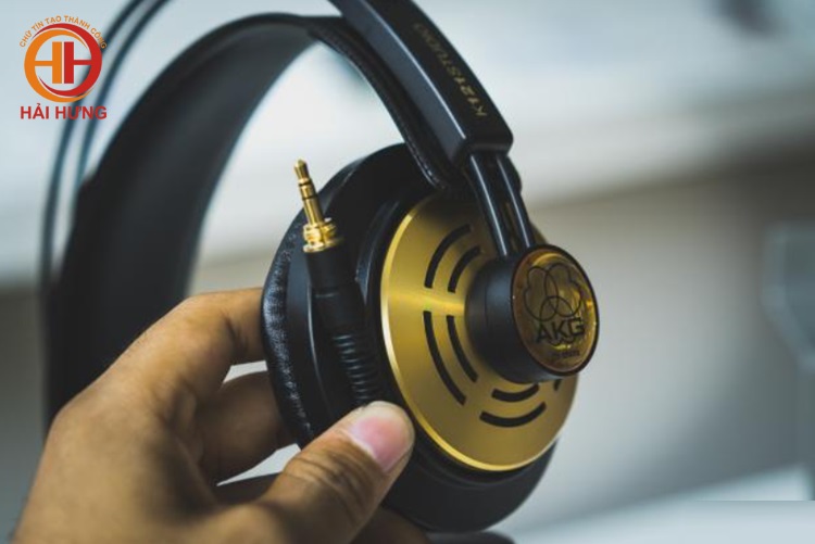 Tai nghe phòng thu AKG K121 Studio