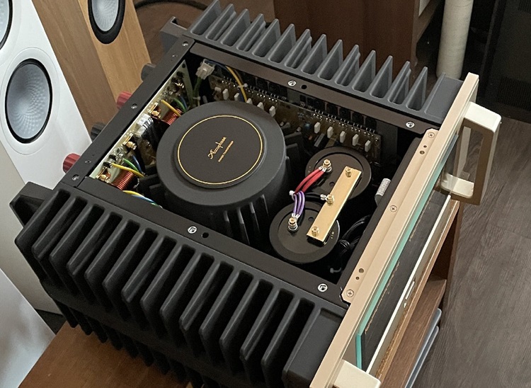 Bộ khuếch đại công suất Accuphase A-80