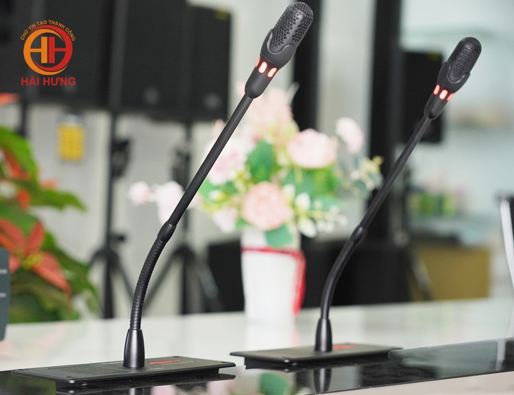 Micro cổ ngắn linh hoạt, có đèn chỉ báo phía đầu mic