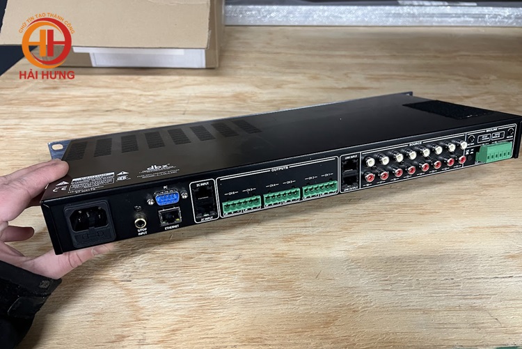 Bộ xử lý âm thanh vùng kỹ thuật số DBX ZonePRO 1261