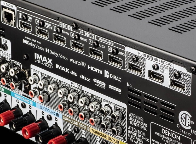 Sáu đầu vào HDMI 8K và ba đầu ra HDMI cho phép bạn kết nối TV, máy chiếu và nhiều thiết bị khác
