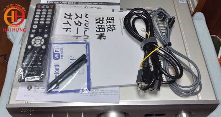 PMA-900HNE và các phụ kiện đi kèm