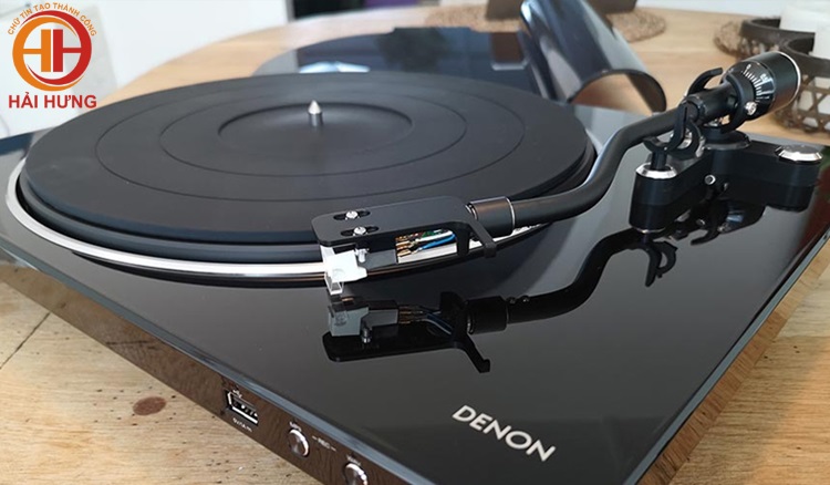 Mâm chơi đĩa than DP-450USB cho tốc độ quay chính xác cùng khả năng tái tạo âm thanh chân thực