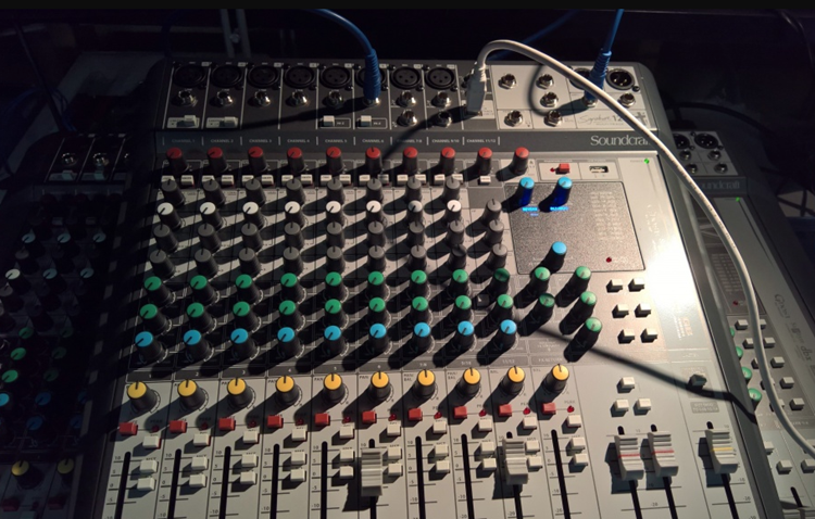 Mixer mang lại chất lượng âm thanh vượt trội với khoảng không cao và dải rộng