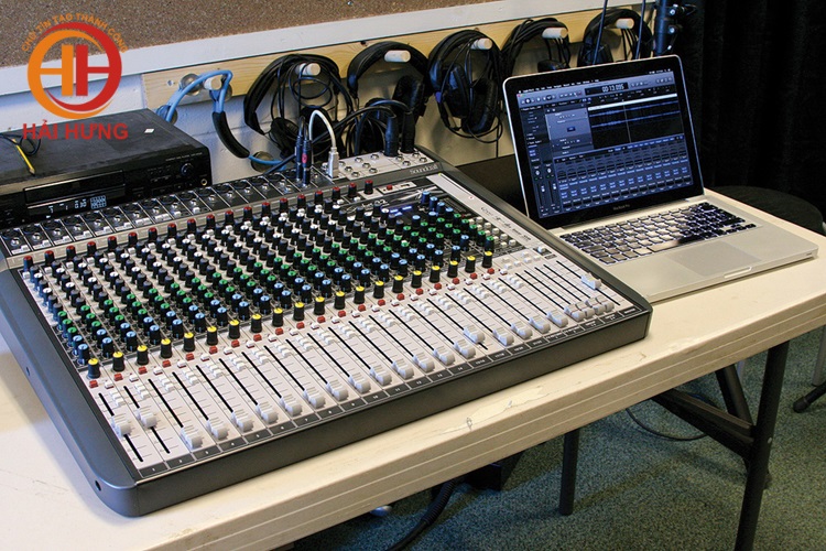 Mixer analog định dạng nhỏ 22 đầu vào hiệu suất cao